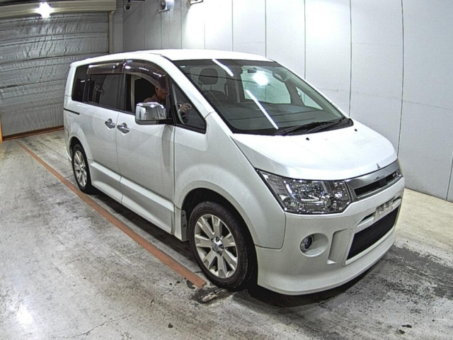 Mitsubishi Delica D:5